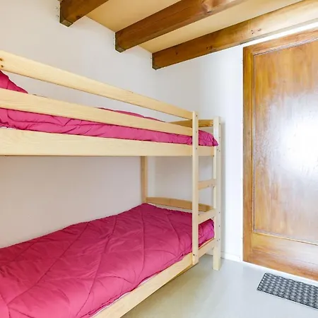 Mezzanine A 300m De La Avec Parking - Fr-1-521-48 *