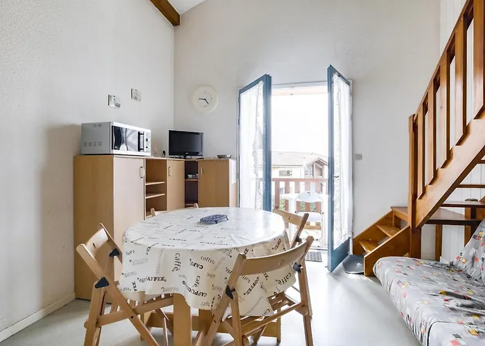 Mezzanine A 300m De La Avec Parking - Fr-1-521-48 *